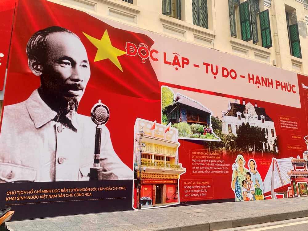 Người dân nô nức ra đường chào mừng ngày Quốc khánh 2.9 - ảnh 8