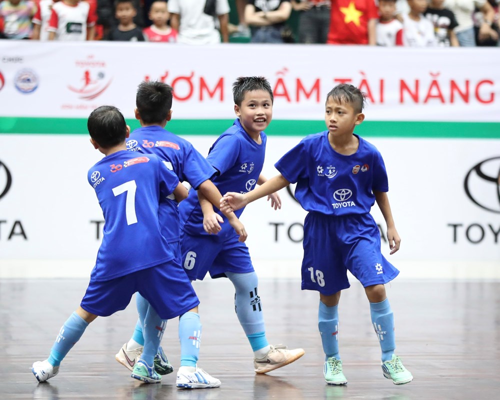 U9 Việt Hùng Thanh Hoá vô địch sau trận chung kết kịch tính - ảnh 1