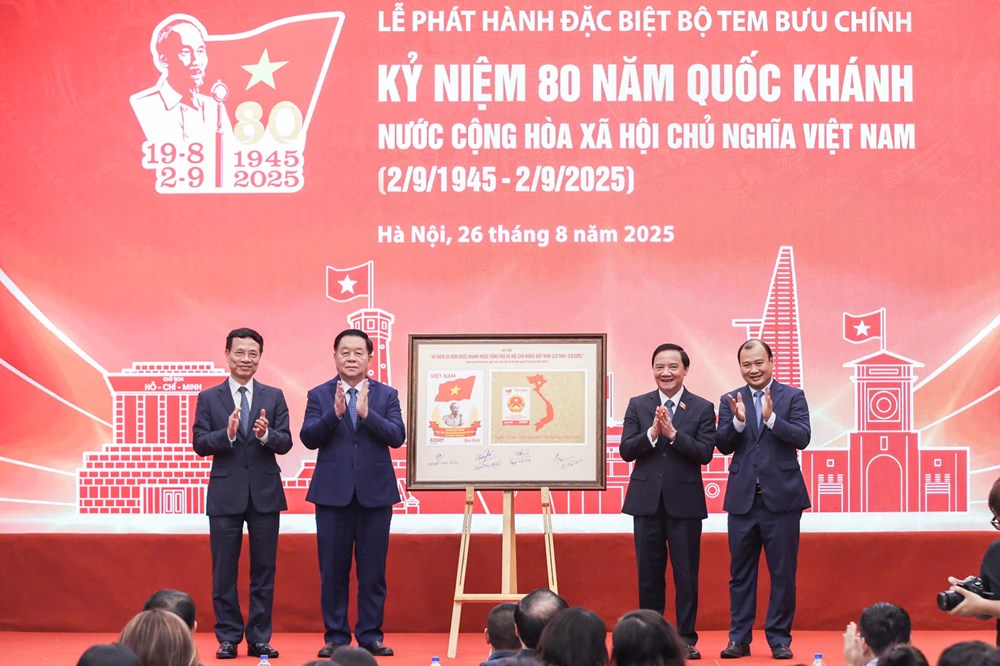 Phát hành bộ tem bưu chính kỷ niệm 80 năm Quốc khánh 2.9 - ảnh 2
