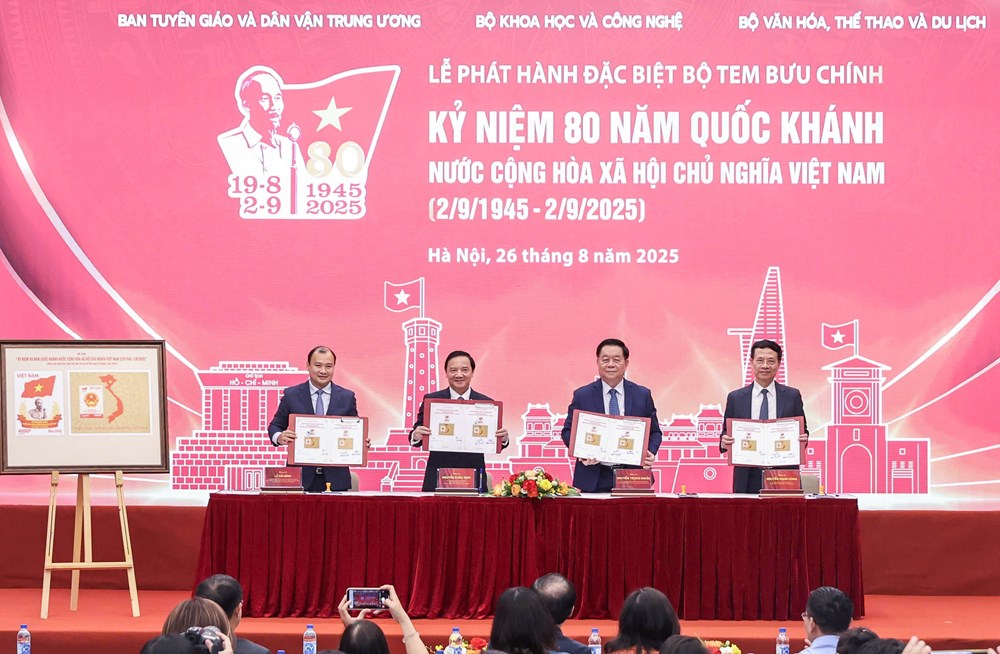 Phát hành bộ tem bưu chính kỷ niệm 80 năm Quốc khánh 2.9 - ảnh 1
