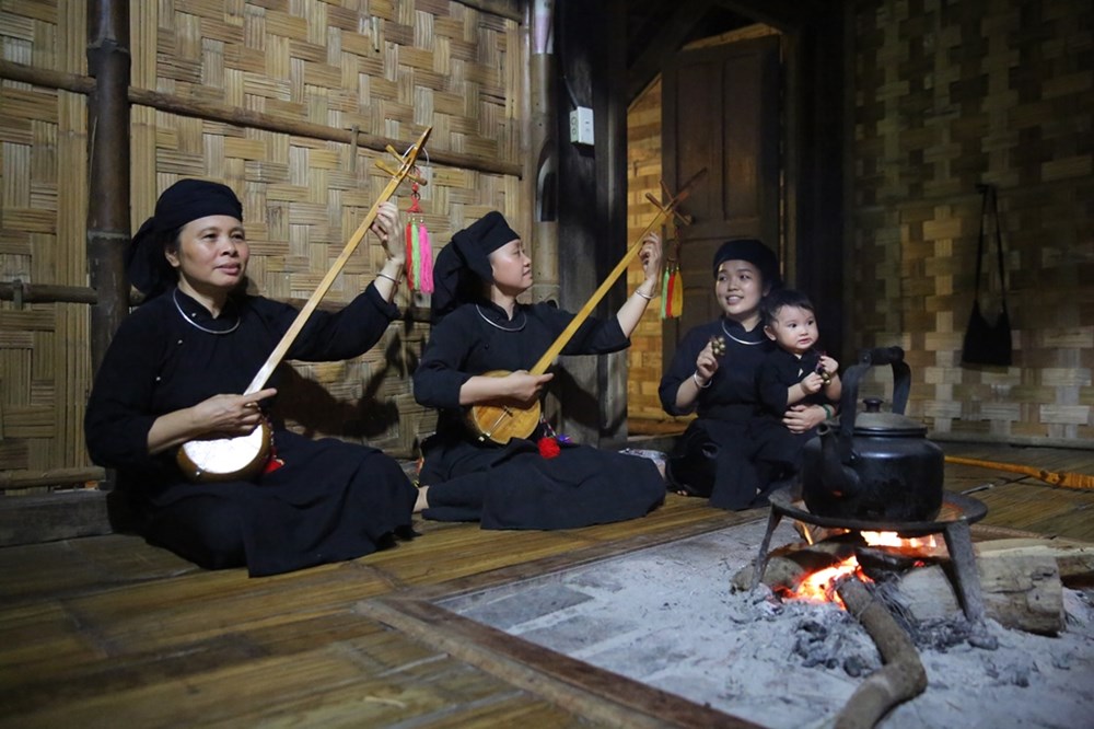 Bảo tồn văn hoá, phát triển du lịch - ảnh 2