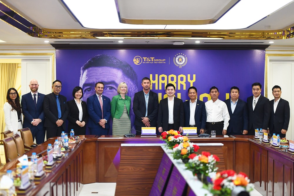 CLB bóng đá Hà Nội ra mắt HLV Harry Kewell - ảnh 1