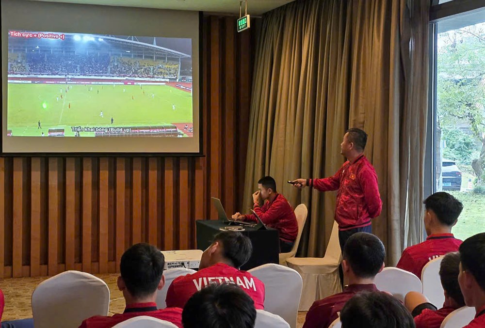 U22 Việt Nam họp chiến thuật trước trận gặp Uzbekistan  - ảnh 2