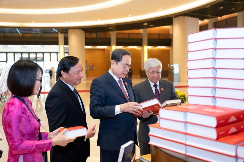 Quốc hội khẳng định vai trò “đi trước một bước” trong hoàn thiện thể chế - ảnh 2