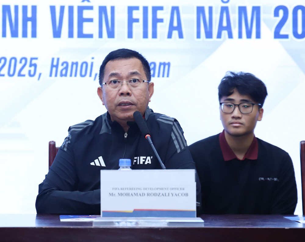 Khai mạc khóa học giám sát trọng tài LĐBĐ thành viên FIFA 2025 - ảnh 2