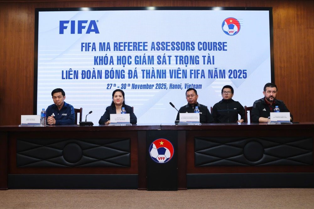 Bế mạc khóa học giám sát trọng tài LĐBĐ thành viên FIFA 2025 - ảnh 1