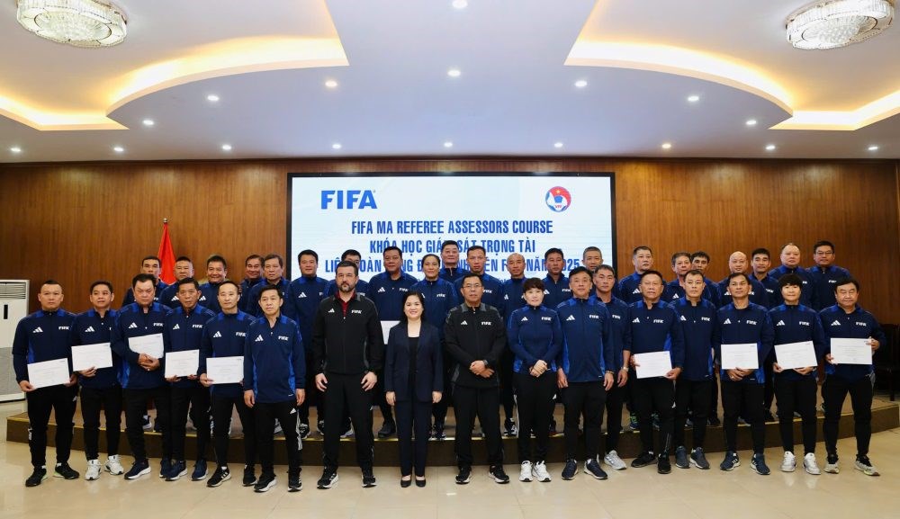 Bế mạc khóa học giám sát trọng tài LĐBĐ thành viên FIFA 2025 - ảnh 4