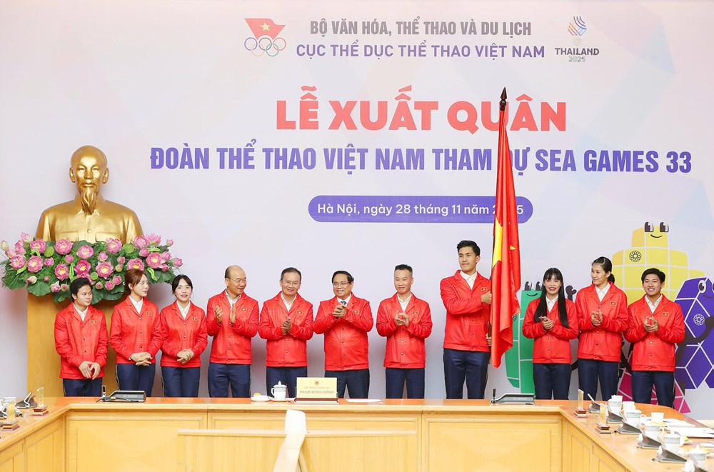 Lê Thanh Thúy và Lê Minh Thuận được trao vinh dự cầm cờ cho Đoàn Thể thao Việt Nam - ảnh 1
