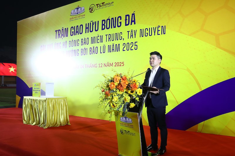 Giao hữu bóng đá chung tay ủng hộ đồng bào thiệt hại do mưa lũ - ảnh 5