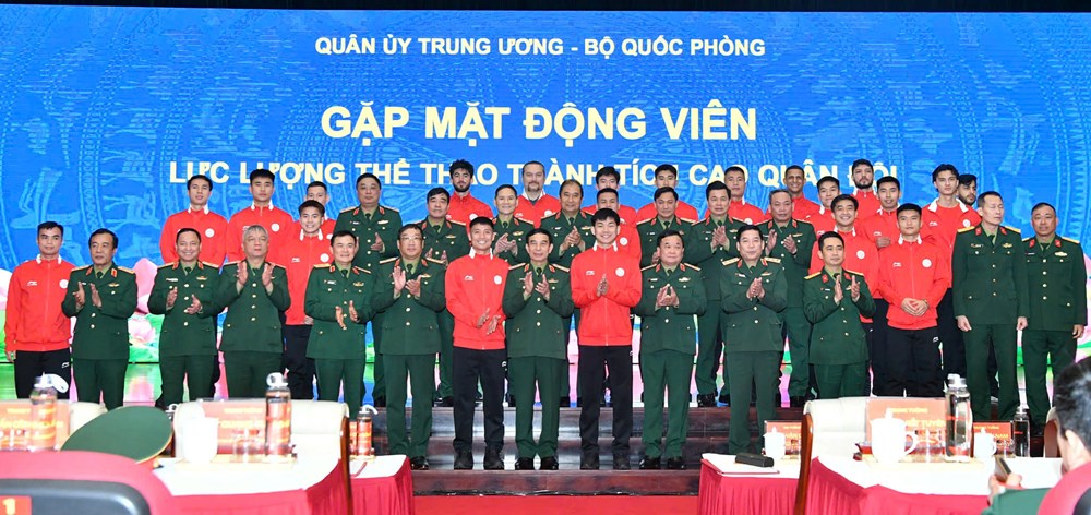 Bộ trưởng Bộ Quốc phòng Phan Văn Giang gặp mặt, động viên CLB Thể Công – Viettel - ảnh 3