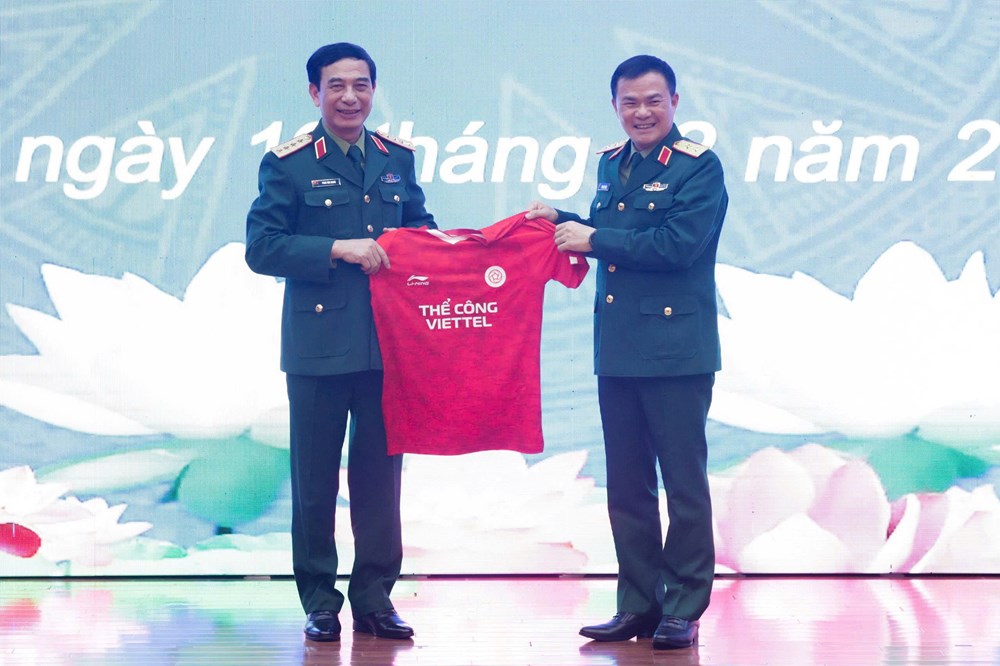 Bộ trưởng Bộ Quốc phòng Phan Văn Giang gặp mặt, động viên CLB Thể Công – Viettel - ảnh 2