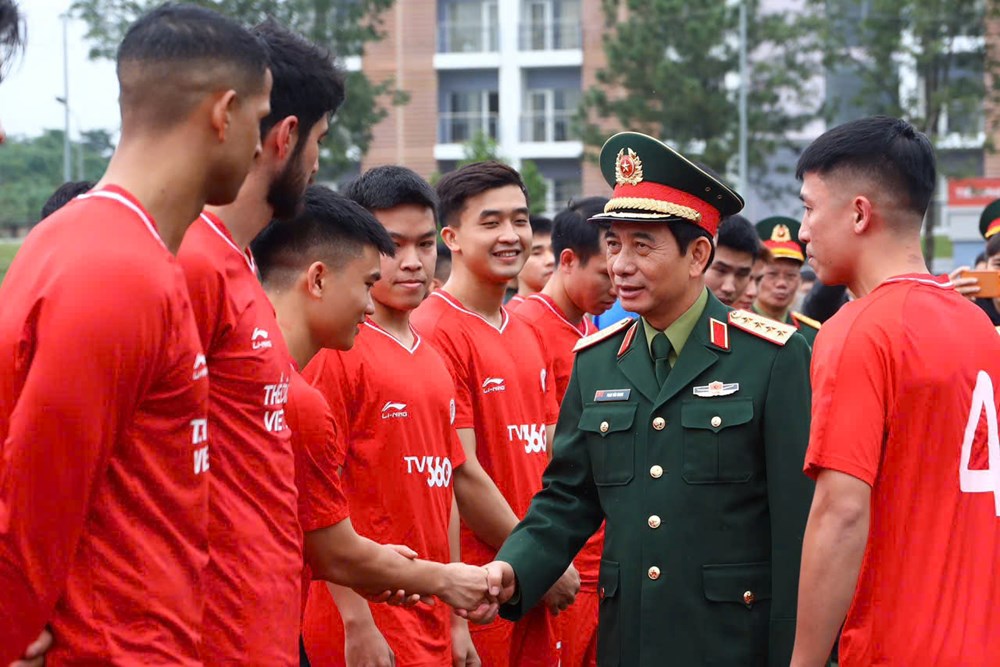 Bộ trưởng Bộ Quốc phòng Phan Văn Giang gặp mặt, động viên CLB Thể Công – Viettel - ảnh 1