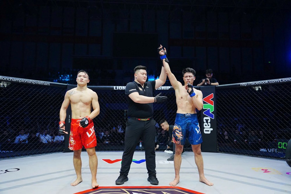 Tam đấu rực lửa, võ sĩ Việt Nam toàn thắng - ảnh 2