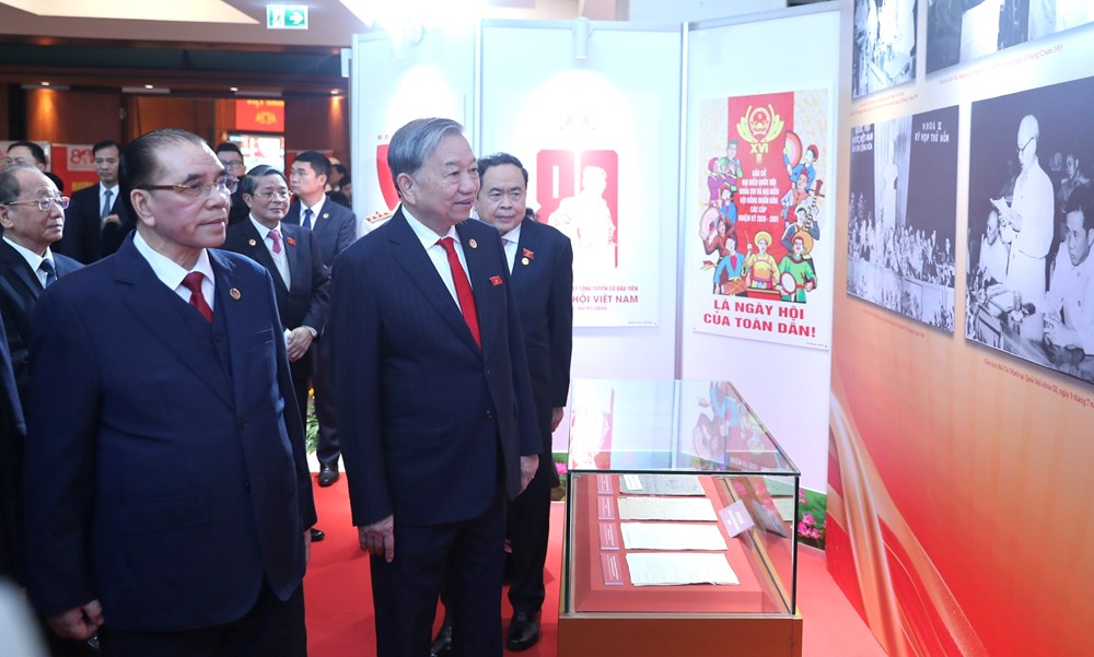 Lãnh đạo Đảng, Nhà nước vào Lăng viếng Chủ tịch Hồ Chí Minh nhân 80 năm Ngày Tổng tuyển cử đầu tiên  - ảnh 9