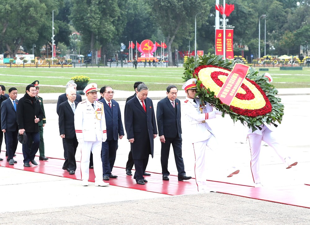 Lãnh đạo Đảng, Nhà nước vào Lăng viếng Chủ tịch Hồ Chí Minh nhân 80 năm Ngày Tổng tuyển cử đầu tiên  - ảnh 2