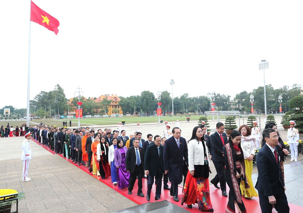 Lãnh đạo Đảng, Nhà nước vào Lăng viếng Chủ tịch Hồ Chí Minh nhân 80 năm Ngày Tổng tuyển cử đầu tiên  - ảnh 5