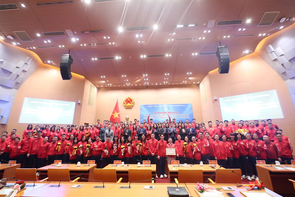 Trao thưởng 3 tỉ đồng cho Đoàn Thể thao Hà Nội tại SEA Games 33 - ảnh 4