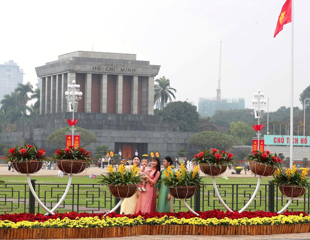 Hà Nội rực rỡ cờ hoa chào mừng Đại hội Đảng - ảnh 3