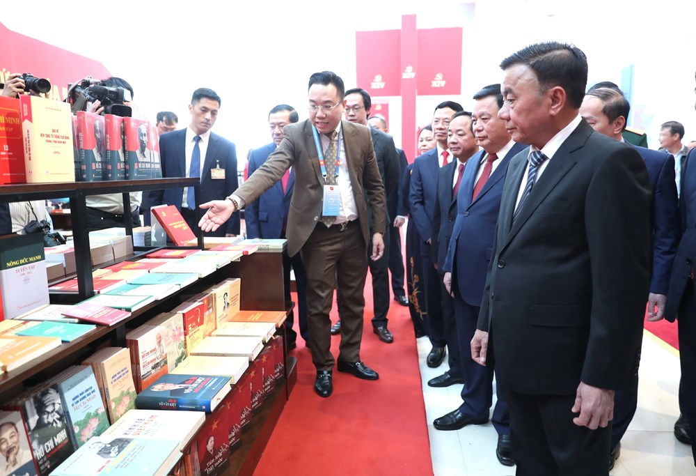 1.547 cuốn sách với 6 chủ đề được trưng bày tại Đại hội XIV của Đảng - ảnh 2