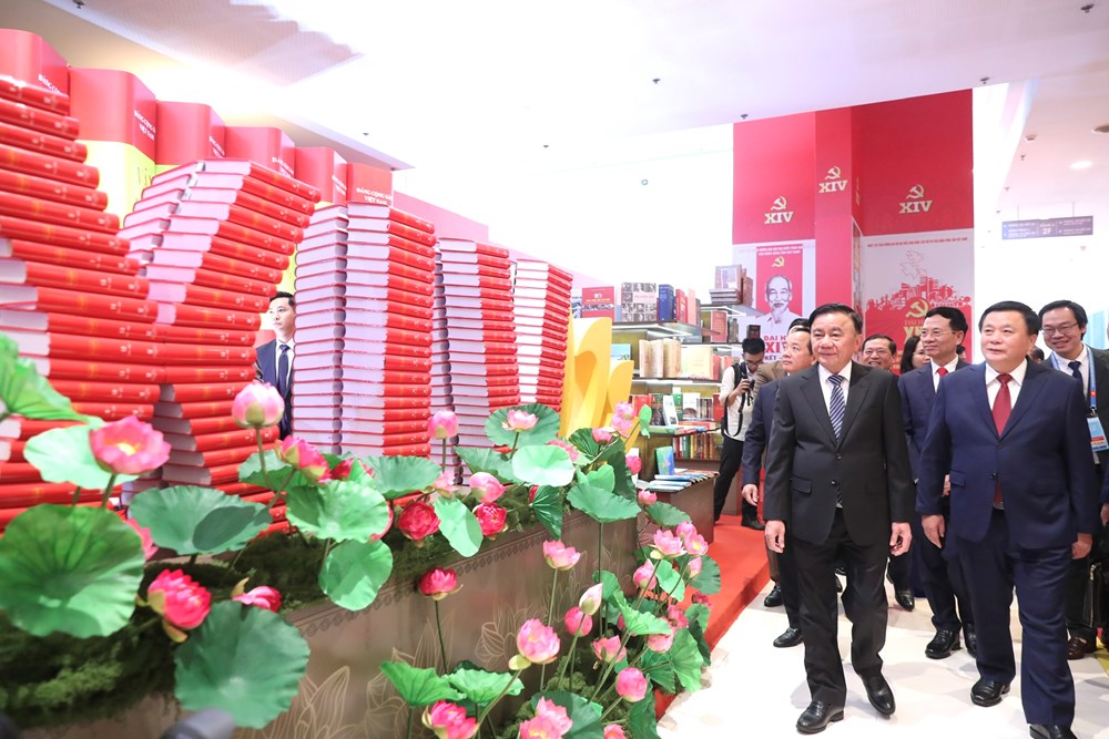 1.547 cuốn sách với 6 chủ đề được trưng bày tại Đại hội XIV của Đảng - ảnh 1
