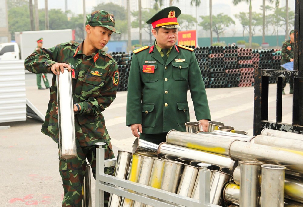 Cận cảnh trận địa pháo hoa quy mô lớn chào mừng thành công Đại hội XIV của Đảng - ảnh 1