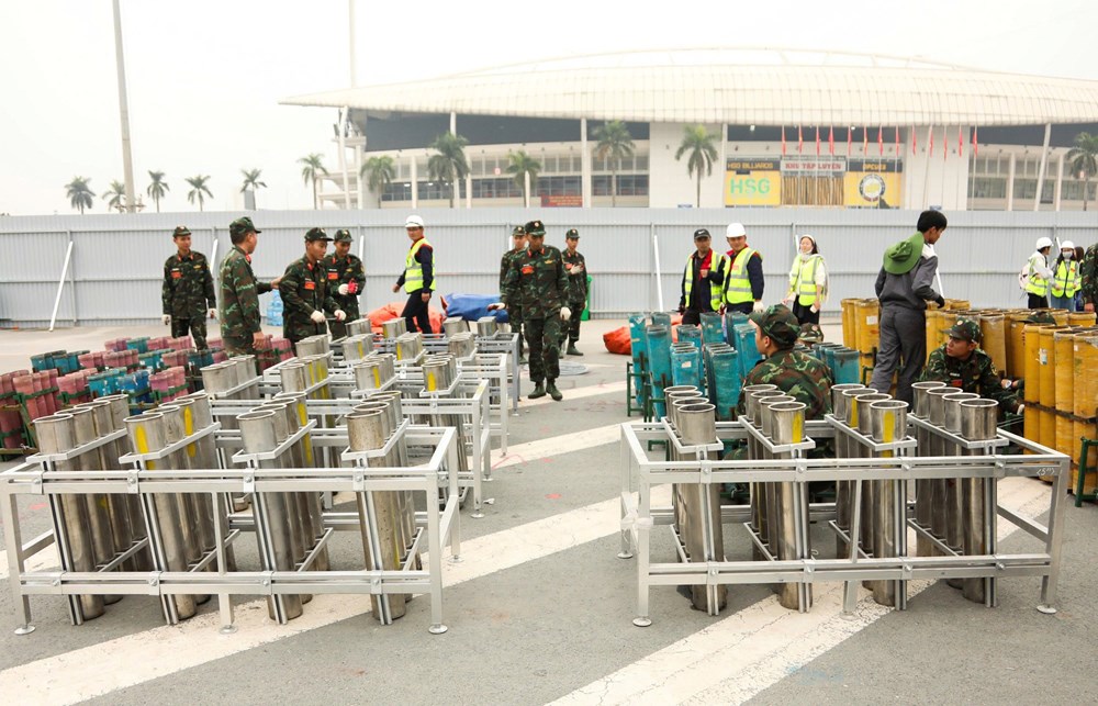 Cận cảnh trận địa pháo hoa quy mô lớn chào mừng thành công Đại hội XIV của Đảng - ảnh 4