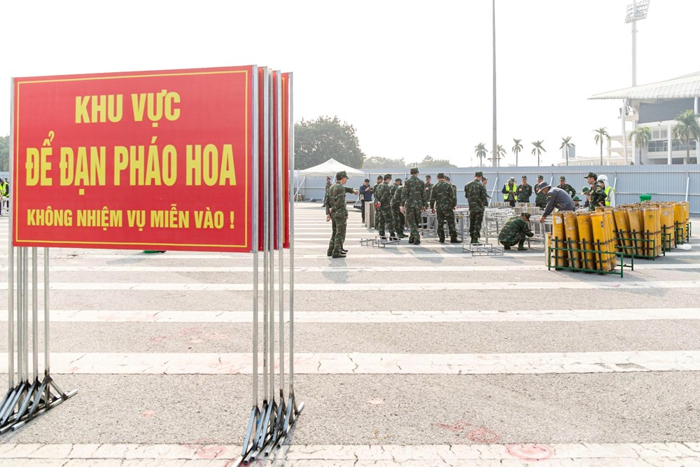 Cận cảnh trận địa pháo hoa quy mô lớn chào mừng thành công Đại hội XIV của Đảng - ảnh 3