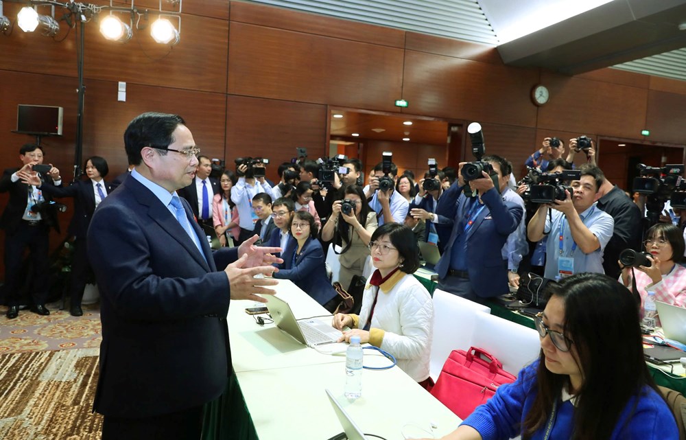 Thủ tướng Phạm Minh Chính thăm Trung tâm Báo chí Đại hội XIV của Đảng - ảnh 1