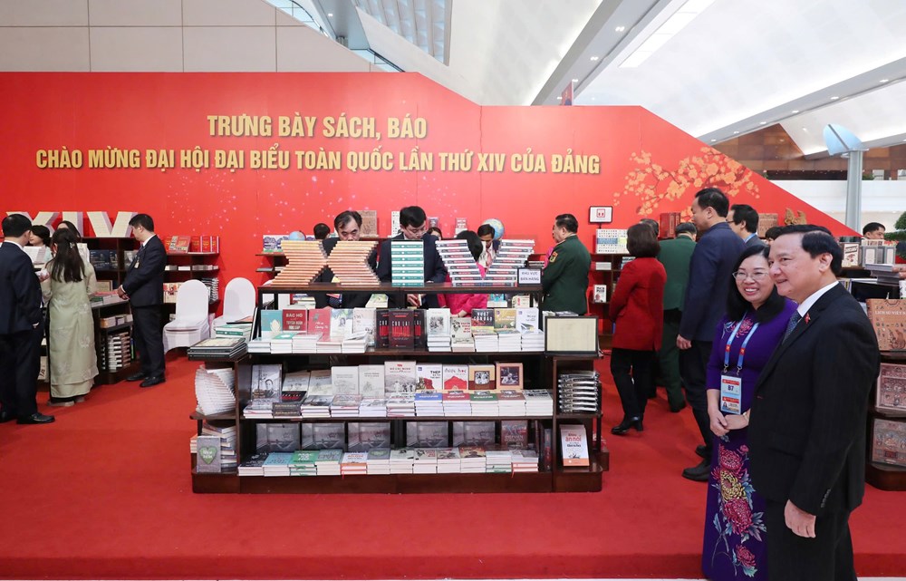 Đại biểu ấn tượng khu trưng bày sách, báo tại Đại hội XIV - ảnh 3