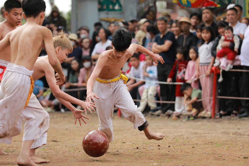 Rộn ràng hội vật cầu Thúy Lĩnh những ngày đầu năm Bính Ngọ - ảnh 2