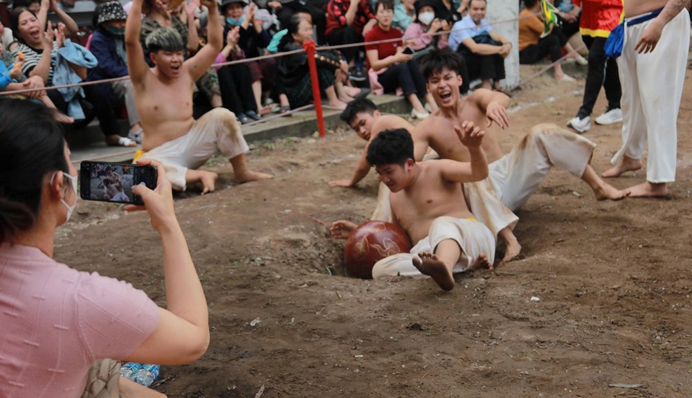 Rộn ràng hội vật cầu Thúy Lĩnh những ngày đầu năm Bính Ngọ - ảnh 5