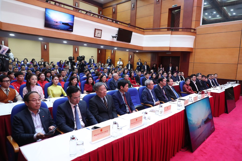 Thủ tướng Phạm Minh Chính thăm, chúc Tết và làm việc với Bộ VHTTDL - ảnh 3