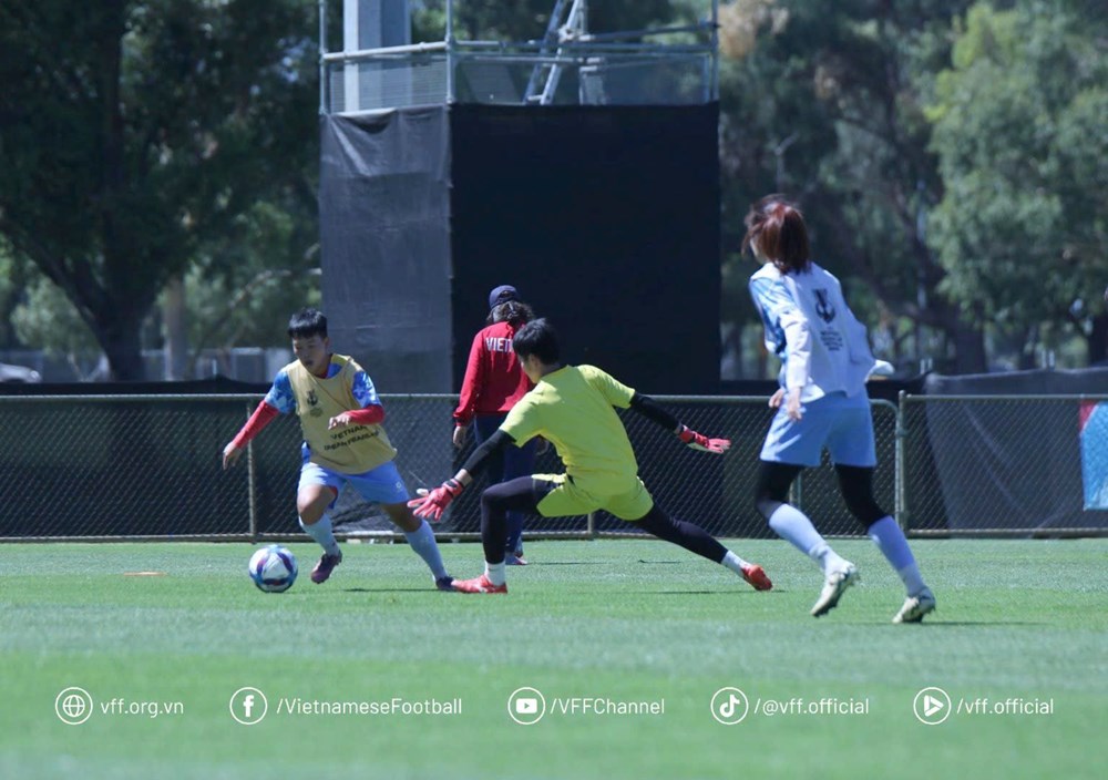 ĐT nữ Việt Nam tích cực tập luyện trong nắng nóng - ảnh 4