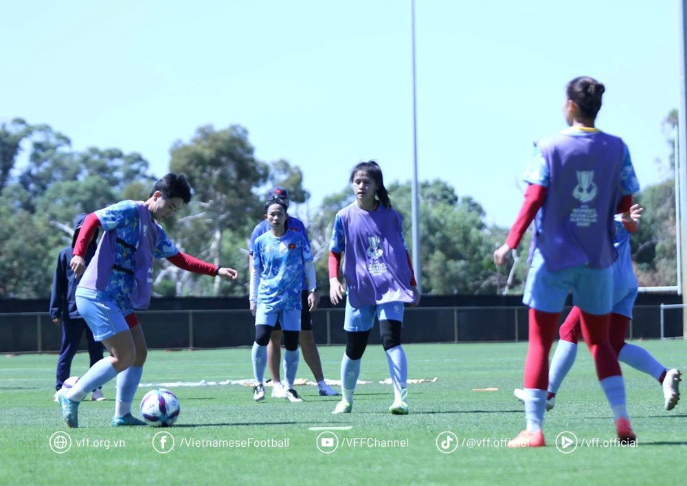 ĐT nữ Việt Nam tích cực tập luyện trong nắng nóng - ảnh 1