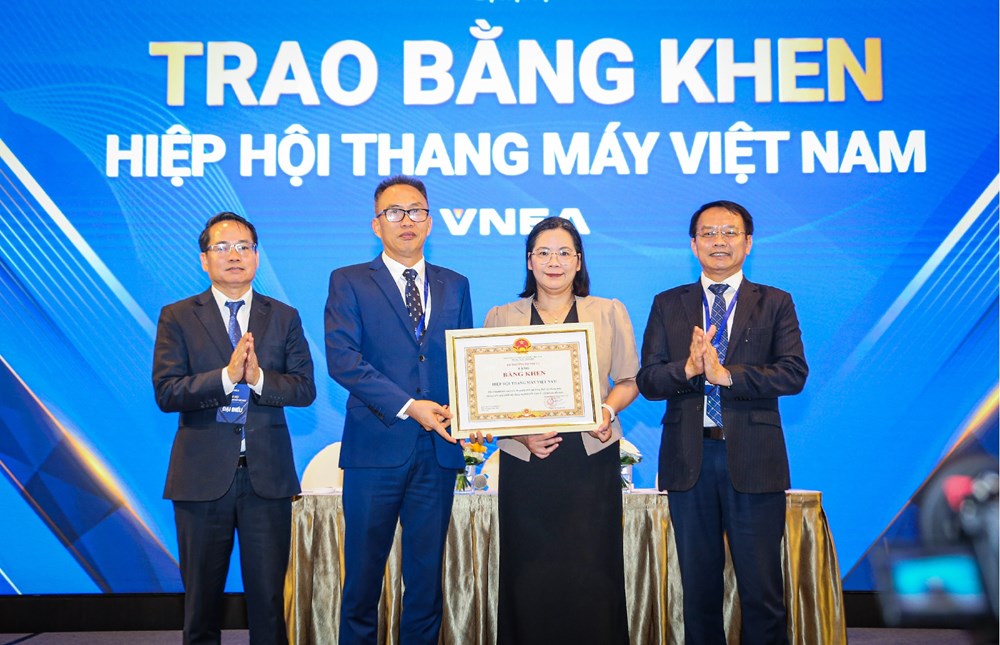 Mở lối đưa nghệ thuật vào thang máy - ảnh 2