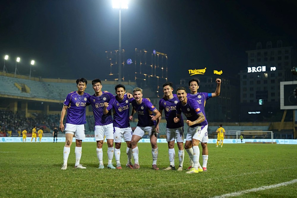CLB Hà Nội thắng đậm SLNA 3-0 - ảnh 1