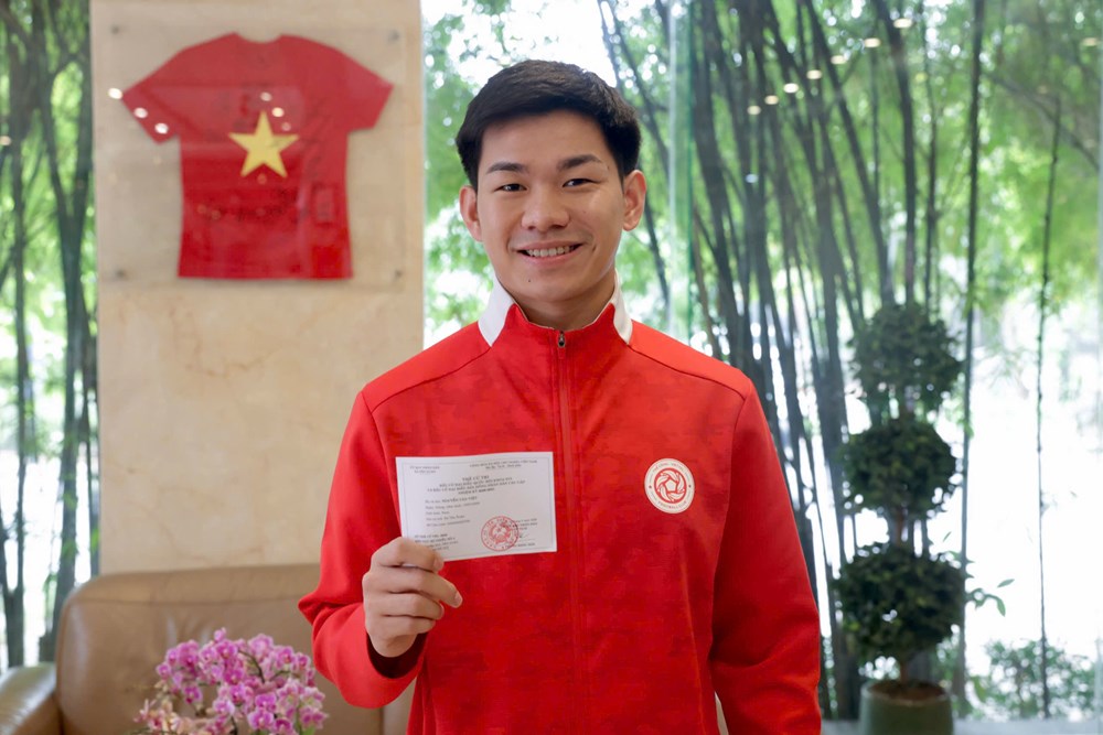 Khuất Văn Khang và các cầu thủ Thể Công - Viettel náo nức đi bầu cử - ảnh 2