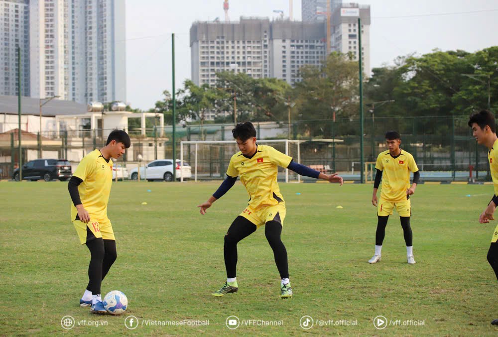 U19 Việt Nam duy trì nhịp tập luyện, HLV Yutaka Ikeuchi tập trung mục tiêu đánh giá lực lượng - ảnh 2