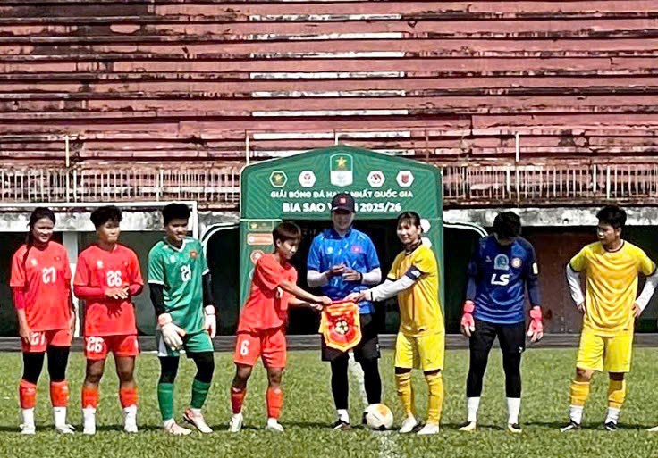 U20 nữ Việt Nam cọ xát với CLB nữ TP.HCM I trong quá trình chuẩn bị giải châu Á - ảnh 2