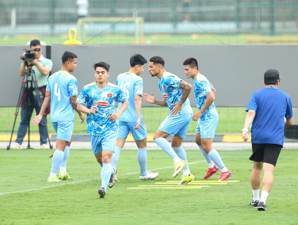 Tuyển Việt Nam tích cực luyện tập, Văn Khang mong khán giả lấp đầy sân Hàng Đẫy - ảnh 2