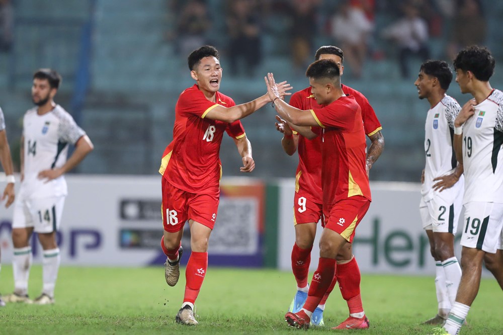 Tuyển Việt Nam thắng đậm trước Bangladesh - ảnh 4