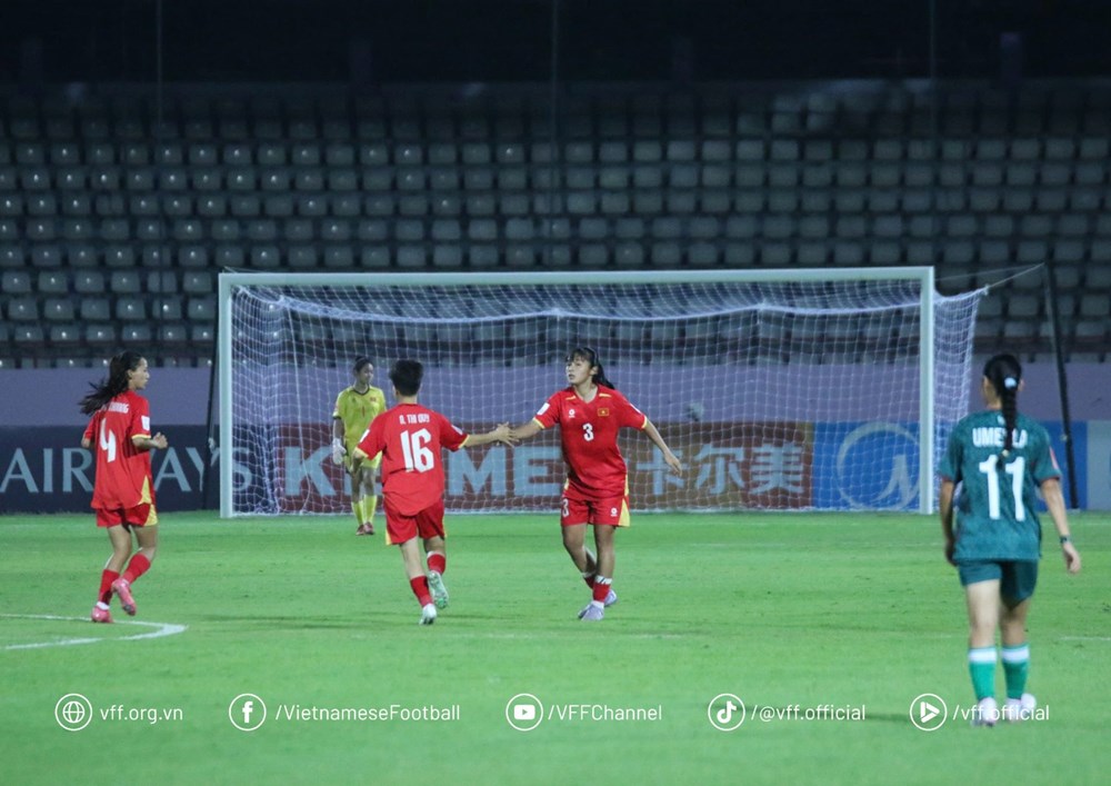 U20 nữ Việt Nam thắng Bangladesh, nhận thưởng nóng 300 triệu đồng - ảnh 2