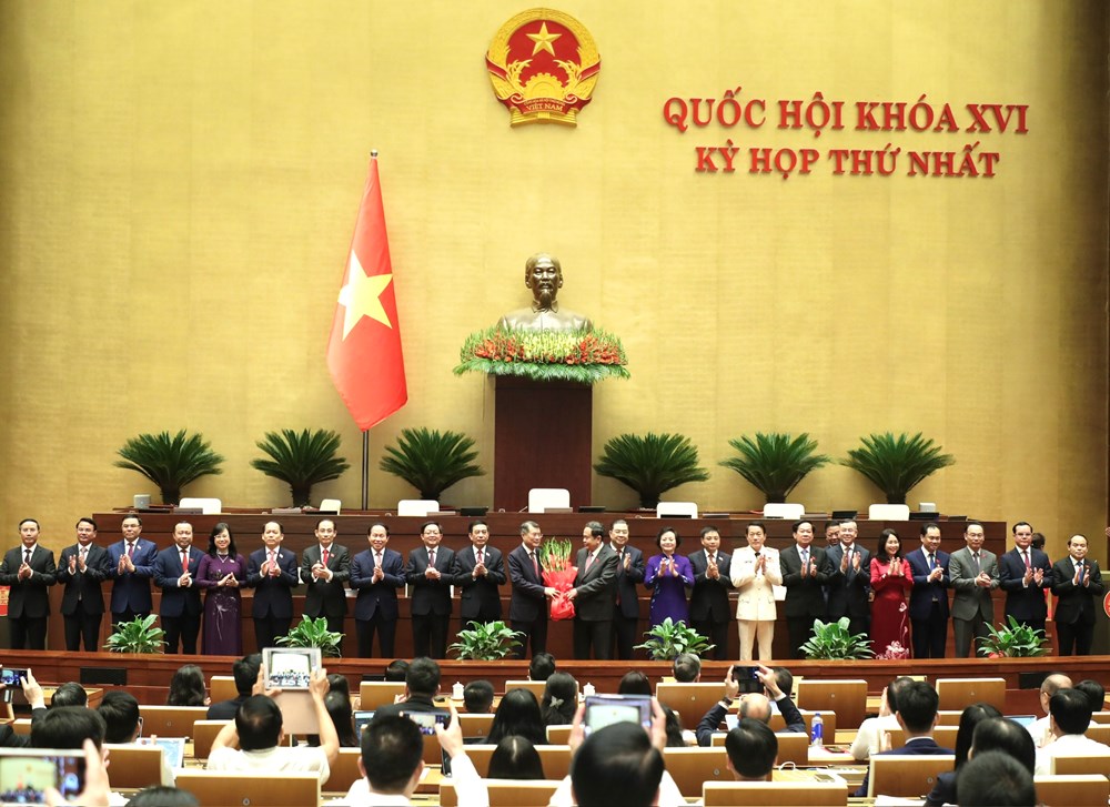 Quốc hội phê chuẩn 6 Phó Thủ tướng, 17 Bộ trưởng và Trưởng ngành - ảnh 1
