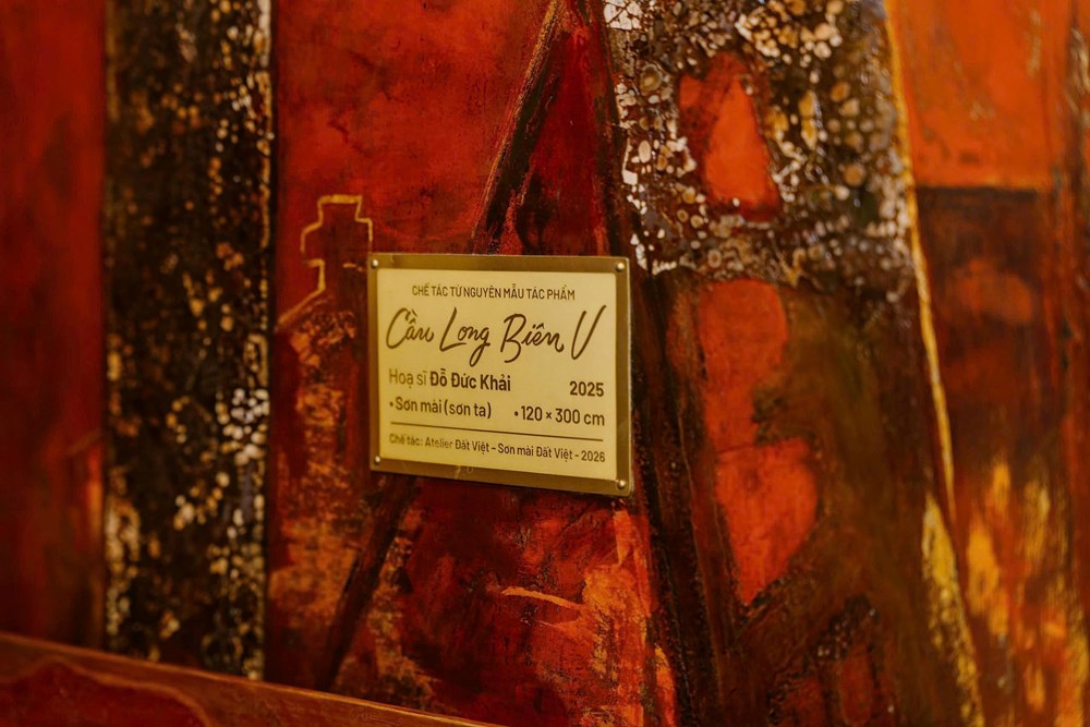 Lần đầu tiên nghệ thuật sơn mài được ứng dụng trong thang máy - ảnh 1