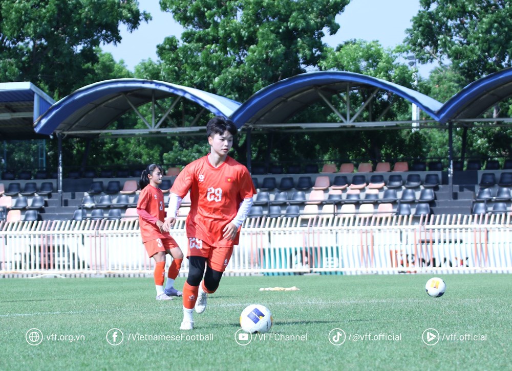 U20 nữ Việt Nam thích nghi thời tiết nắng nóng, sẵn sàng cho tứ kết - ảnh 2