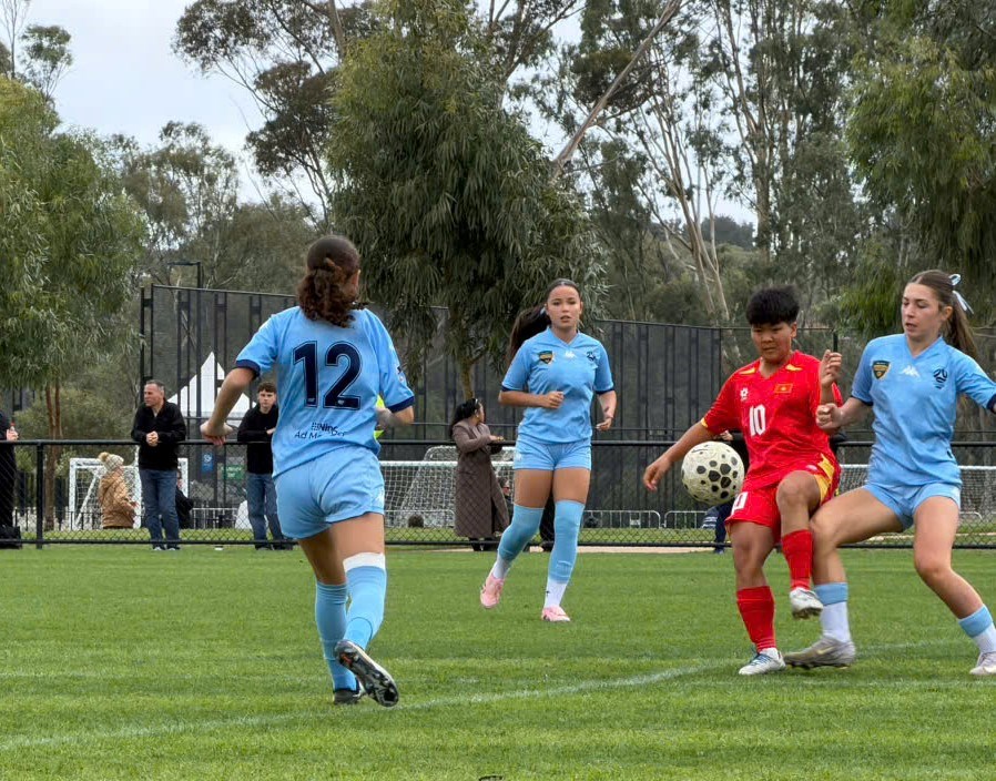U15 nữ Việt Nam nhận thất bại trước U15 nữ NSW Sky tại Australia - ảnh 2