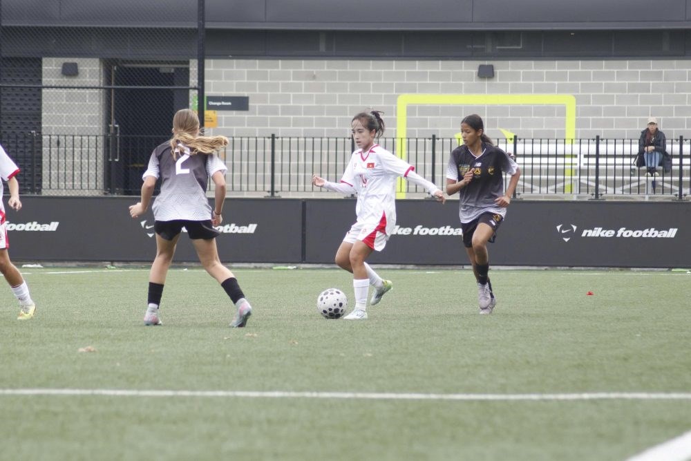 U15 nữ Việt Nam thi đấu liên tục tại Australia, tích lũy kinh nghiệm qua từng trận - ảnh 2