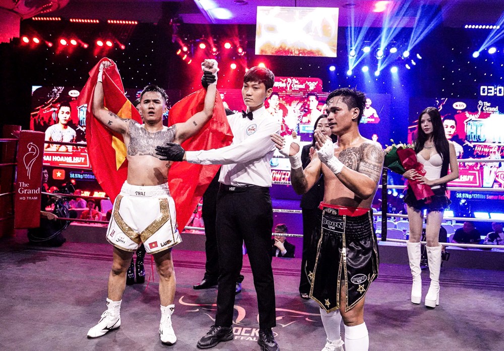 Hoàng Huy knock-out đối thủ, 3 võ sĩ Việt Nam thi đấu ấn tượng - ảnh 1