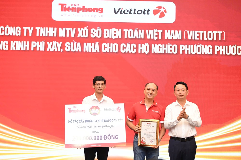 Golfer Lưu Ngọc Sáng vô địch Tiền Phong Golf Championship - Non sông một dải - ảnh 2