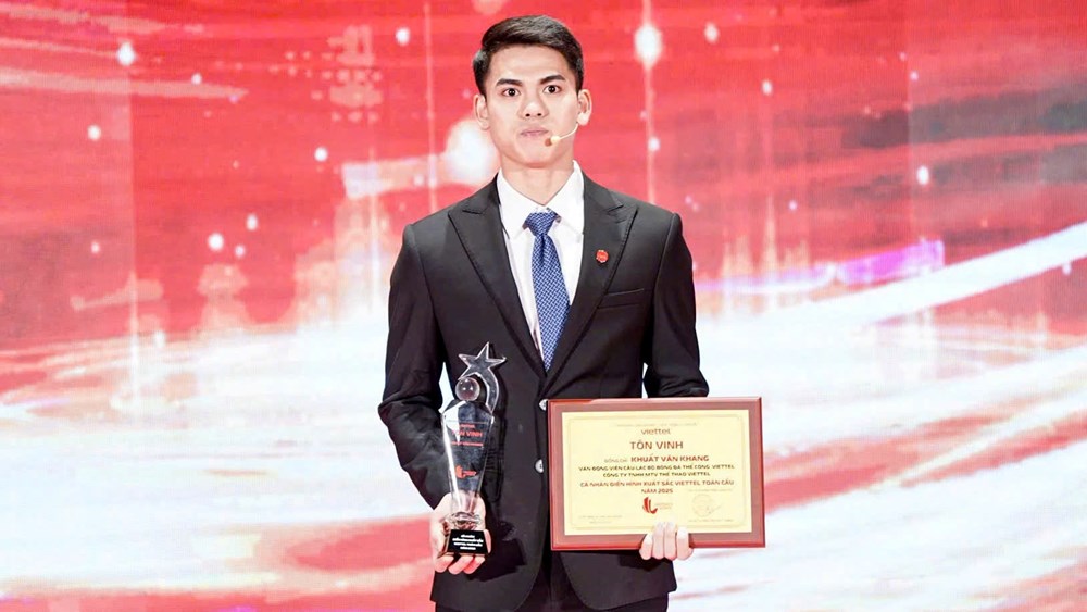 Khuất Văn Khang vinh dự được nhận giải thưởng Viettel’s Stars - ảnh 2